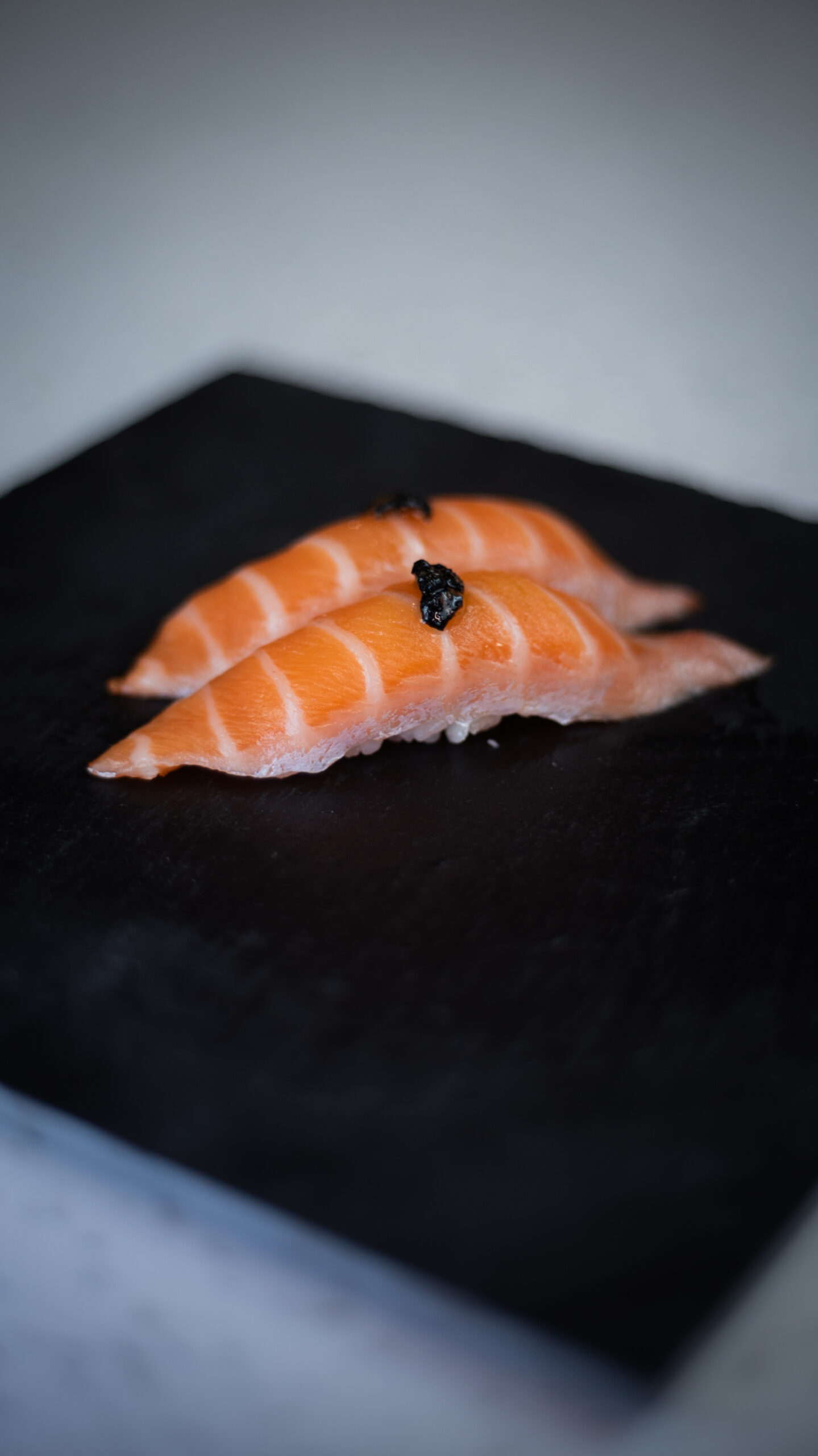 Sushi nie potrzebuje ośmiu składników. Dobry nóż potrzebuje ostrzenia, nie wymiany. Czego japońskie podejście może nauczyć nas o jakości?